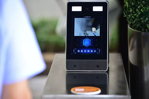 小区人脸识别门禁系统比刷卡门禁好在哪?